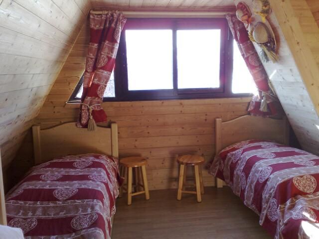 photo 4 Location entre particuliers Alpe d'Huez chalet Rhne-Alpes Isre chambre 2