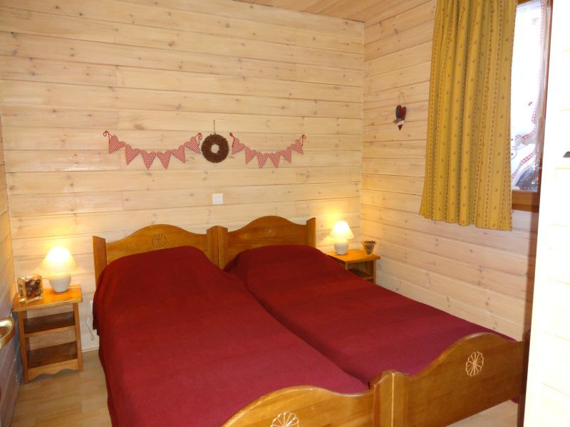 photo 2 Location entre particuliers Valfrjus chalet Rhne-Alpes Savoie chambre 2