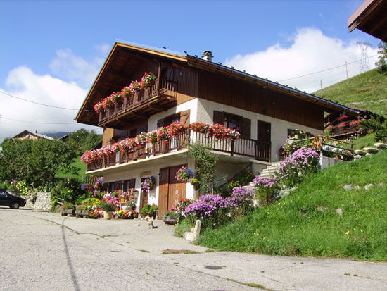 photo 0 Location entre particuliers Areches Beaufort appartement Rhne-Alpes Savoie Vue extrieure de la location