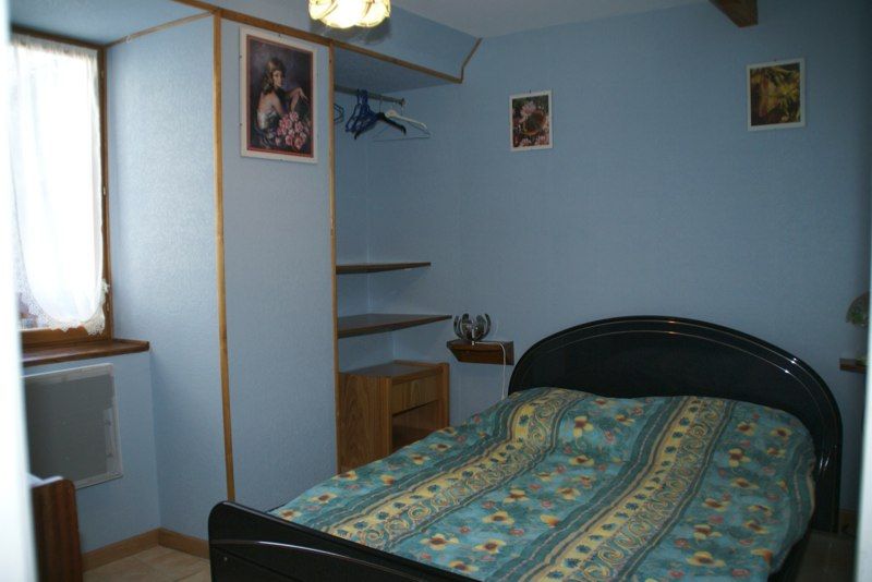 photo 4 Location entre particuliers Besse - Super Besse appartement Auvergne Puy-de-Dme chambre