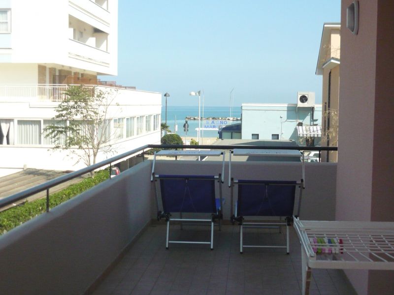 photo 1 Location entre particuliers Bellaria Igea Marina appartement milie-Romagne Rimini (province de) Vue du balcon