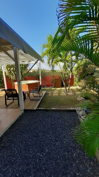 photo 1 Location entre particuliers Sainte Anne (Guadeloupe) appartement   Jardin