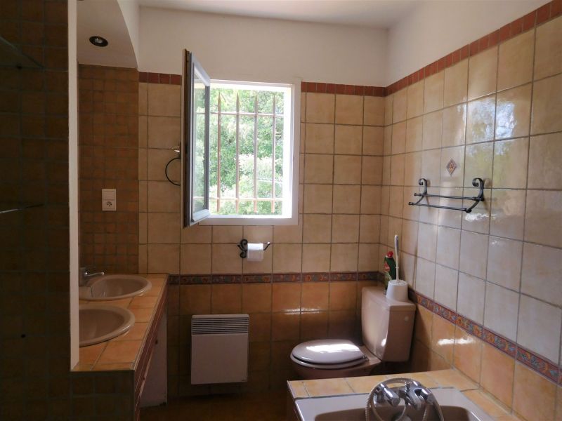 photo 24 Location entre particuliers Apt villa Provence-Alpes-Cte d'Azur Vaucluse salle de bain