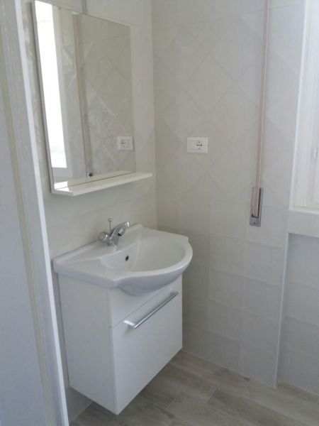 photo 8 Location entre particuliers Principina a Mare appartement   salle de bain 2