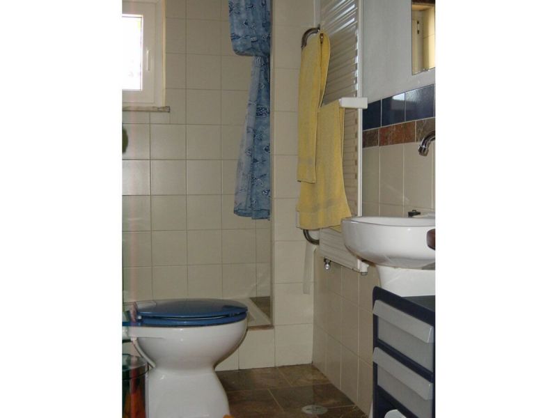 photo 2 Location entre particuliers Bordeira maison   salle de bain 2