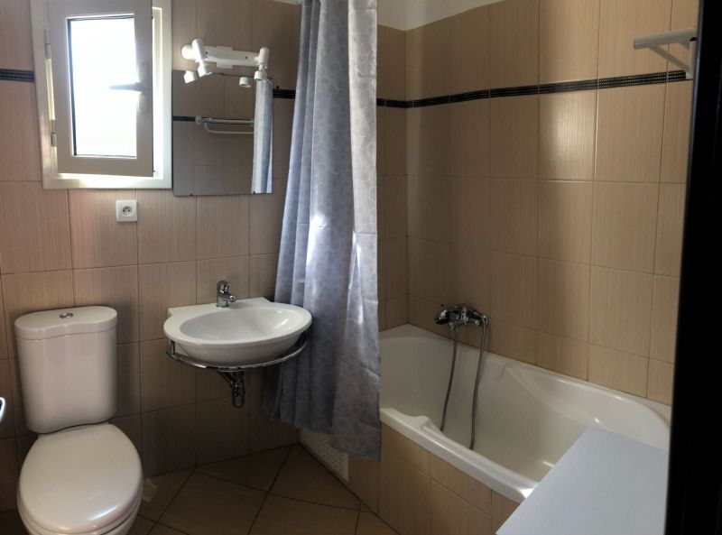 photo 4 Location entre particuliers Ile Rousse appartement Corse Haute-Corse salle de bain