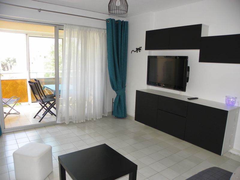 photo 3 Location entre particuliers  appartement Provence-Alpes-Cte d'Azur Var Salon