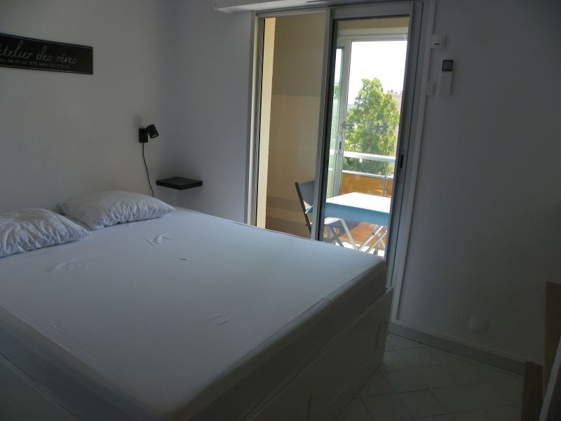 photo 11 Location entre particuliers  appartement Provence-Alpes-Cte d'Azur Var chambre