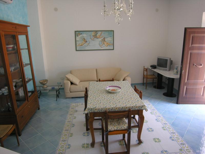 photo 2 Location entre particuliers Scopello appartement Sicile Trapani (province de) Salle  manger