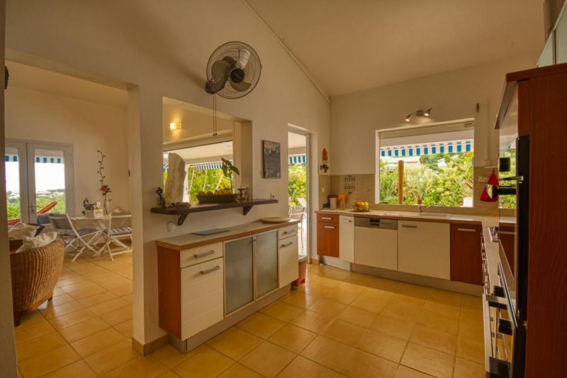 photo 15 Location entre particuliers Le Gosier (Guadeloupe) villa Grande Terre  Cuisine indpendante