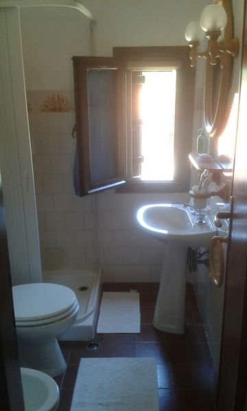 photo 14 Location entre particuliers Porto Ottiolu appartement Sardaigne Olbia Tempio (province de) salle de bain