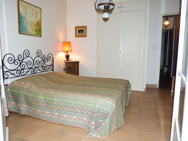 photo 9 Location entre particuliers La Croix Valmer villa Provence-Alpes-Cte d'Azur Var chambre 1