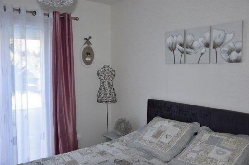 photo 11 Location entre particuliers Frjus villa Provence-Alpes-Cte d'Azur Var chambre 1