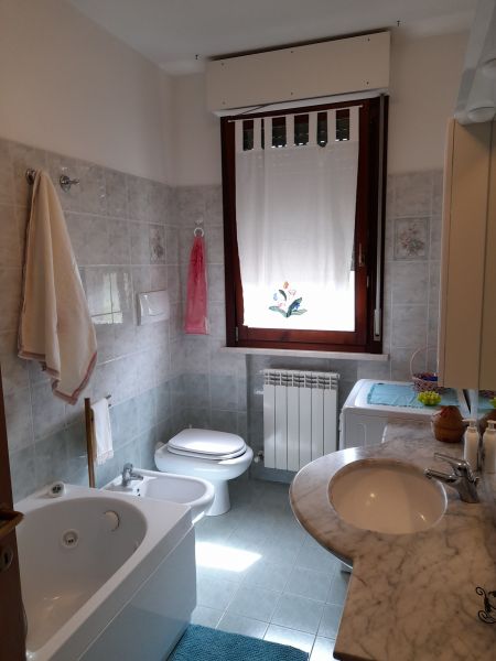 photo 13 Location entre particuliers Marotta appartement Marches Pesaro Urbino (province de) salle de bain