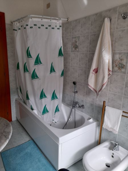 photo 14 Location entre particuliers Marotta appartement Marches Pesaro Urbino (province de) salle de bain