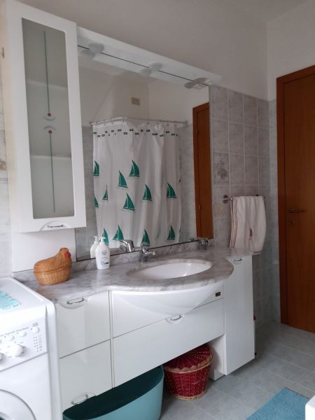 photo 15 Location entre particuliers Marotta appartement Marches Pesaro Urbino (province de) salle de bain