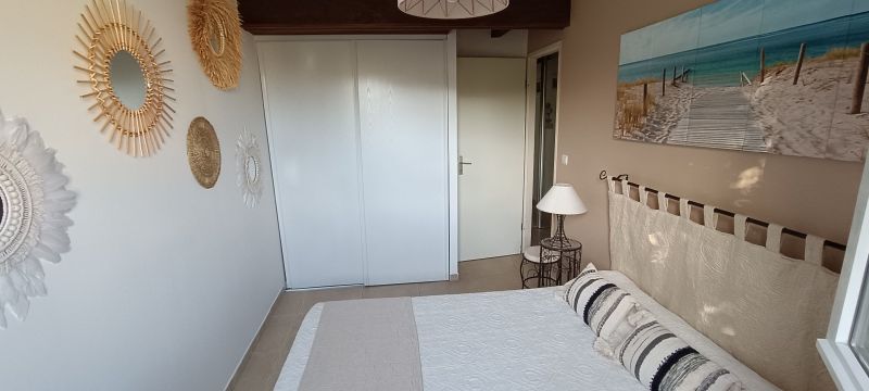 photo 10 Location entre particuliers Ghisonaccia appartement Corse Haute-Corse chambre 1