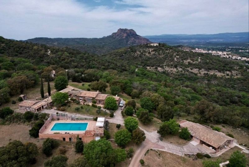 photo 0 Location entre particuliers Roquebrune sur Argens gite Provence-Alpes-Cte d'Azur Var Vue depuis la location