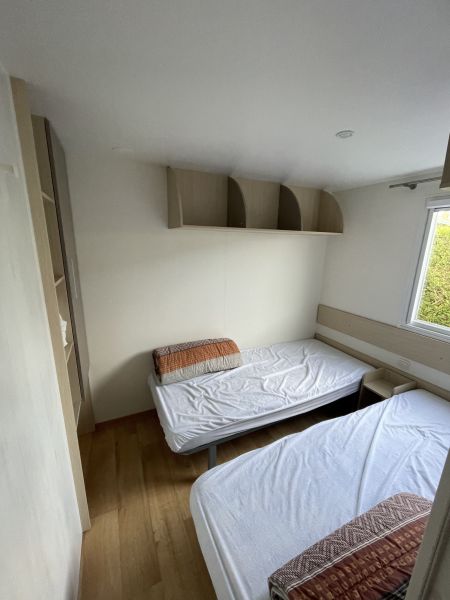 photo 4 Location entre particuliers Deauville mobilhome Basse-Normandie Calvados chambre 2