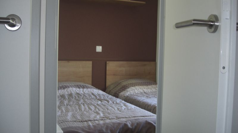 photo 11 Location entre particuliers Frjus mobilhome Provence-Alpes-Cte d'Azur Var chambre 2