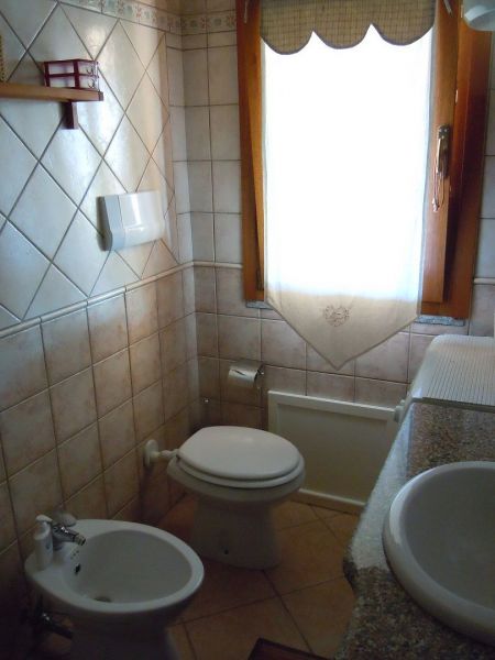 photo 12 Location entre particuliers Sa Petra Ruja villa Sardaigne Nuoro (province de) salle de bain