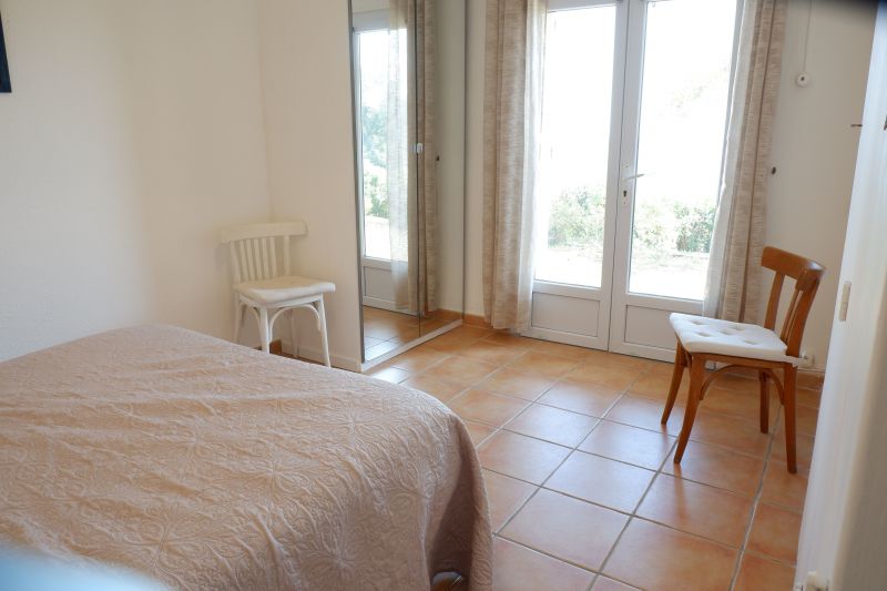 photo 16 Location entre particuliers Le Lavandou appartement Provence-Alpes-Cte d'Azur Var chambre 1