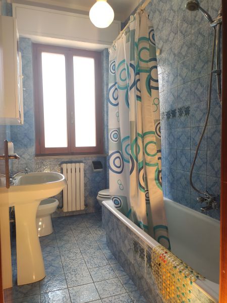 photo 11 Location entre particuliers Alba Adriatica appartement Abruzzes Teramo (province de) salle de bain 1