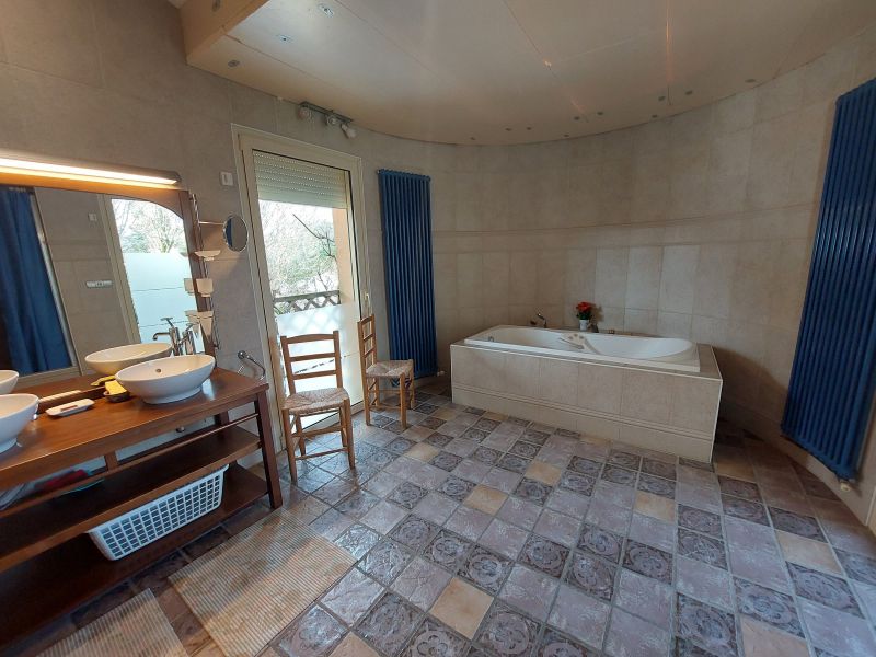 photo 3 Location entre particuliers Sarlat villa Aquitaine Dordogne salle de bain 1