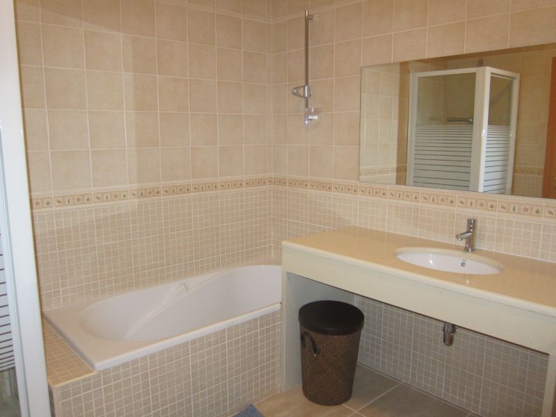 photo 10 Location entre particuliers Portimo villa Algarve  salle de bain 2