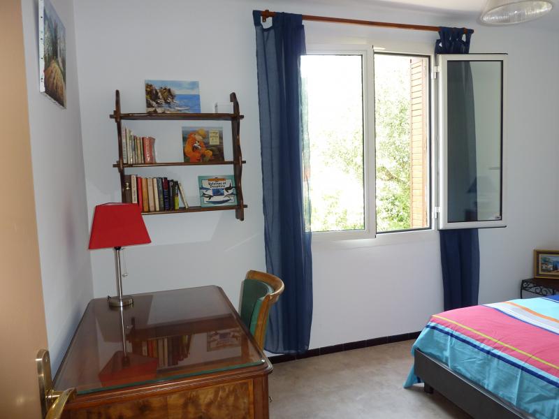 photo 23 Location entre particuliers Hyres villa Provence-Alpes-Cte d'Azur Var chambre 1