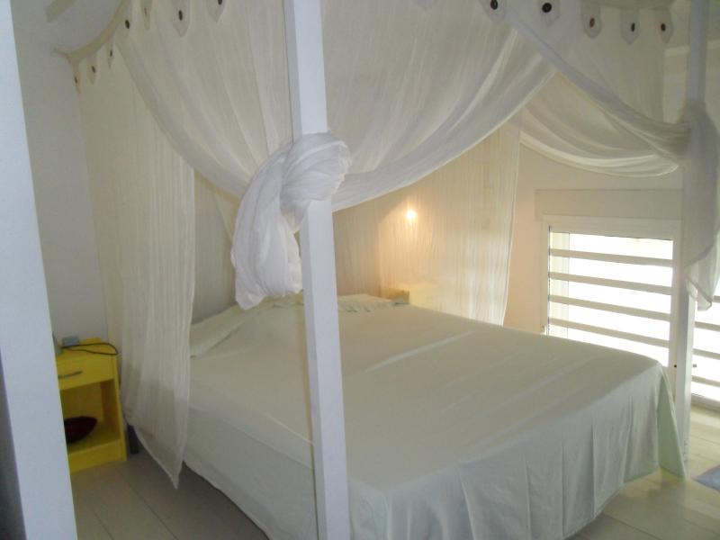 photo 6 Location entre particuliers Sainte Anne (Guadeloupe) appartement Grande Terre  chambre 1