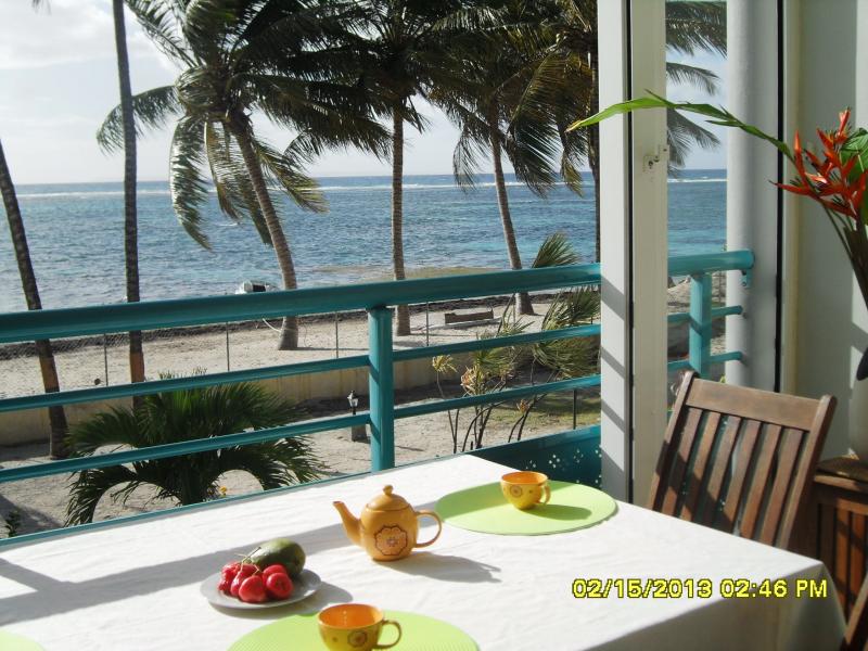 photo 2 Location entre particuliers Sainte Anne (Guadeloupe) appartement Grande Terre  Vue depuis la location