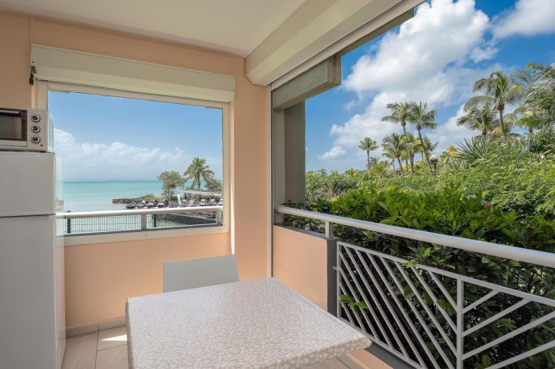 photo 3 Location entre particuliers Le Gosier (Guadeloupe) appartement Grande Terre  Vue du balcon