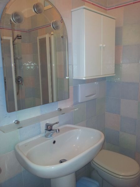 photo 9 Location entre particuliers Ospedaletti appartement Ligurie Imperia (province d') salle de bain