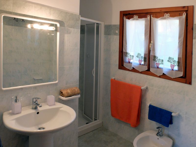 photo 8 Location entre particuliers Santa Teresa di Gallura appartement Sardaigne Olbia Tempio (province de) salle de bain