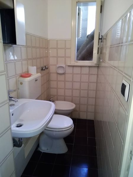 photo 5 Location entre particuliers Pescoluse appartement Pouilles Lecce (province de) salle de bain 1