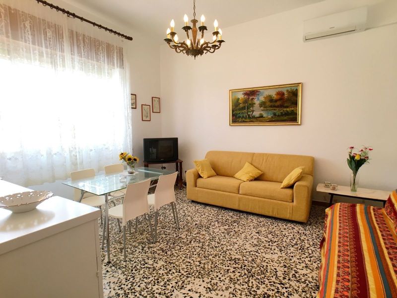 photo 5 Location entre particuliers Ugento - Torre San Giovanni appartement Pouilles Lecce (province de) Salon