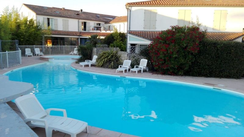 photo 2 Location entre particuliers La Couarde-sur-Mer appartement Poitou-Charentes Charente-Maritime Piscine