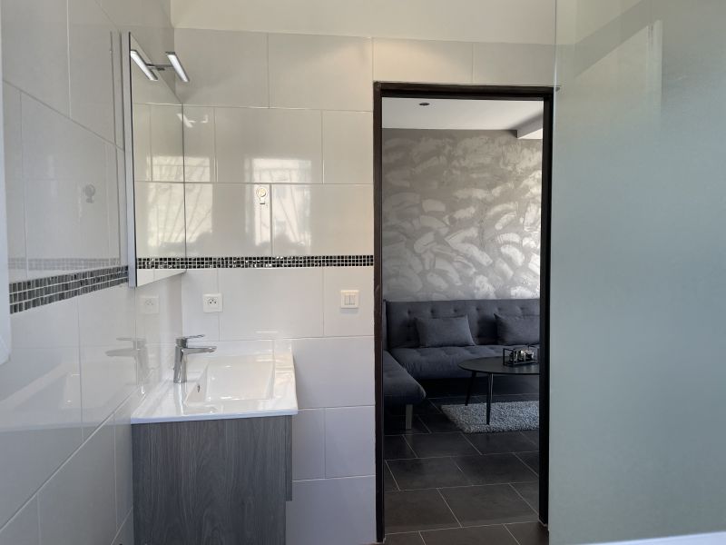 photo 12 Location entre particuliers Ile Rousse appartement Corse Haute-Corse salle de bain