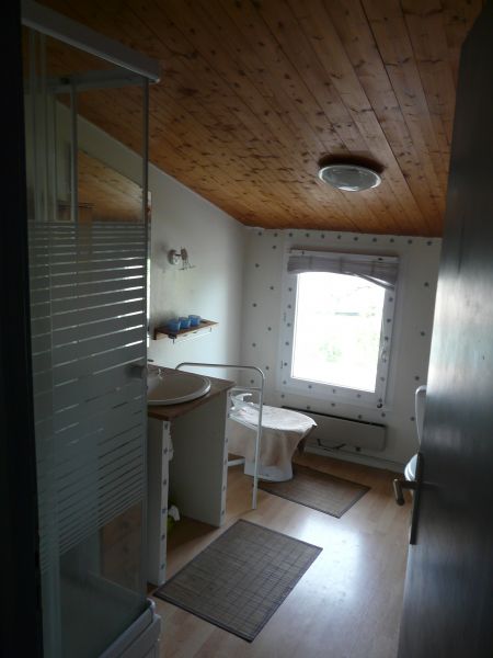 photo 15 Location entre particuliers Sainte Marie de R maison Poitou-Charentes Charente-Maritime salle de bain 2