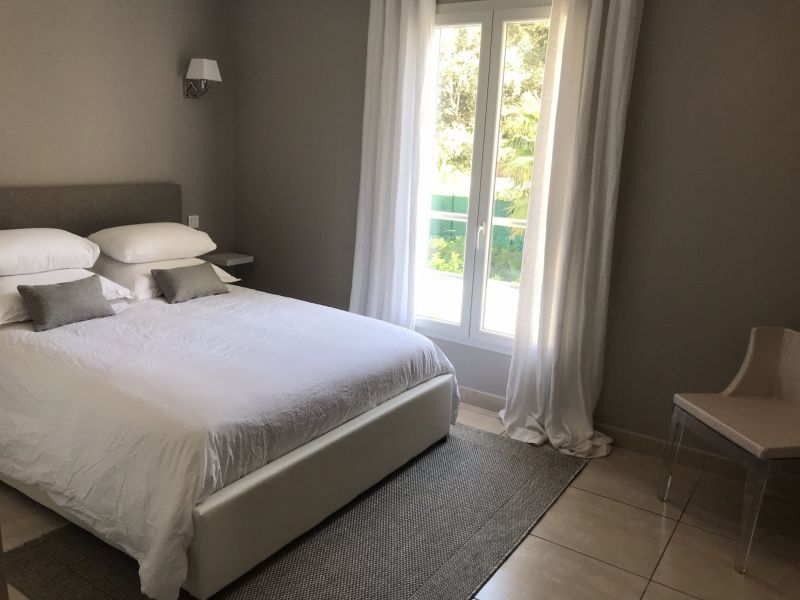 photo 2 Location entre particuliers Sanary-sur-Mer villa Provence-Alpes-Cte d'Azur Var chambre 3