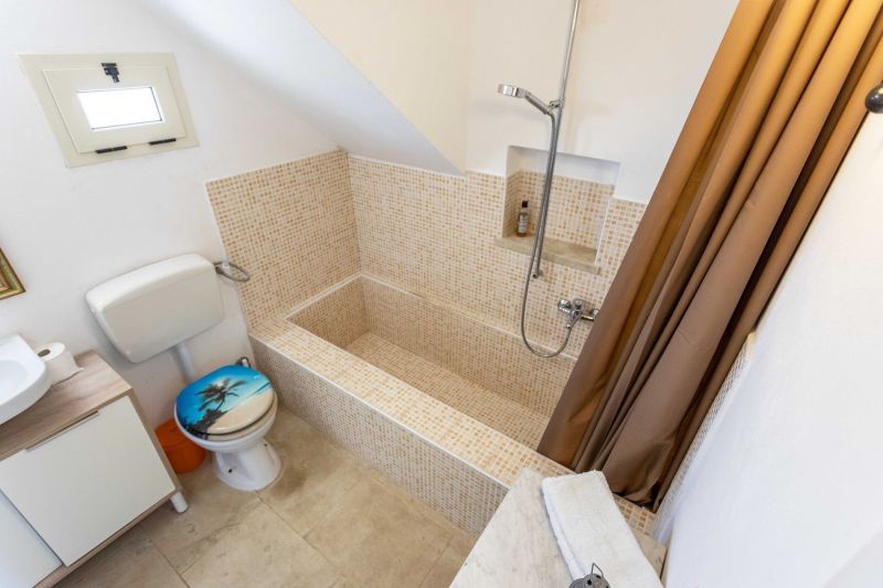 photo 9 Location entre particuliers Ugento - Torre San Giovanni studio Pouilles Lecce (province de) salle de bain