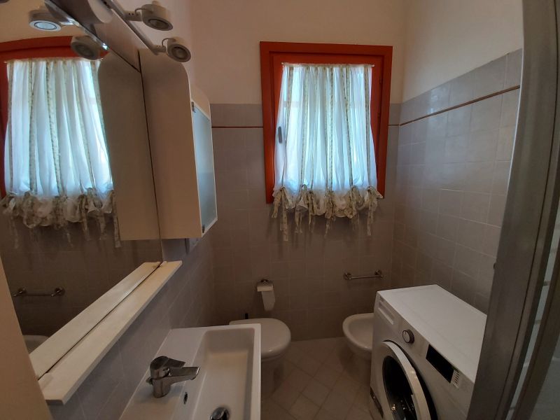 photo 14 Location entre particuliers San Vincenzo appartement   salle de bain 2