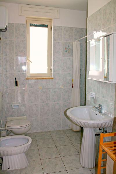 photo 6 Location entre particuliers Ugento - Torre San Giovanni appartement Pouilles Lecce (province de) salle de bain