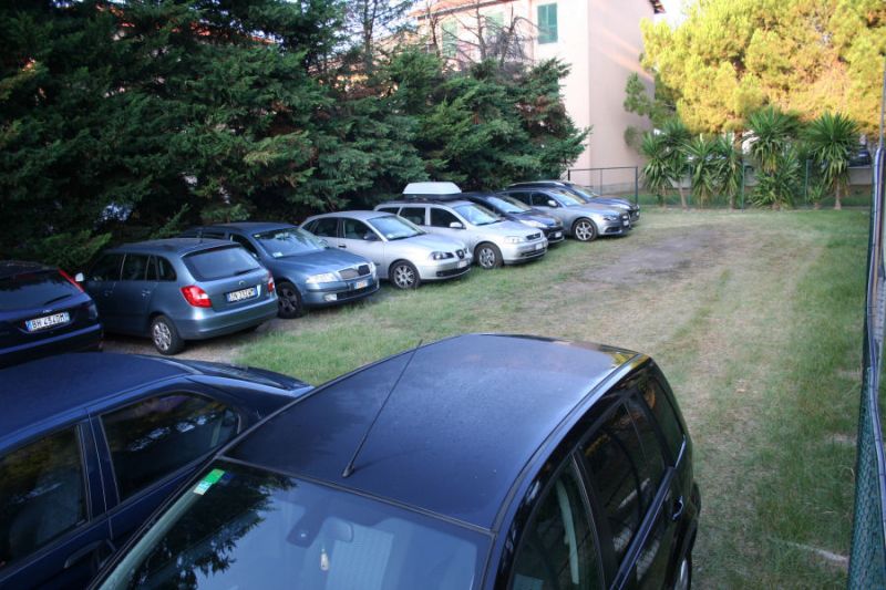 photo 12 Location entre particuliers San Bartolomeo al Mare studio Ligurie Imperia (province d') Parking