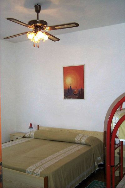 photo 13 Location entre particuliers San Bartolomeo al Mare studio Ligurie Imperia (province d') chambre