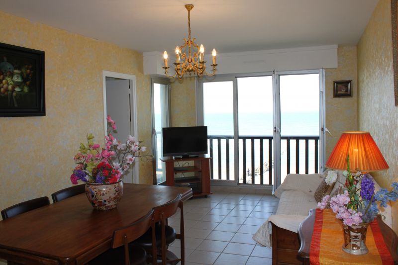 photo 3 Location entre particuliers Cabourg appartement Basse-Normandie Calvados Salon