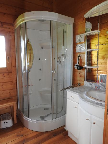 photo 12 Location entre particuliers La joue du Loup chalet Provence-Alpes-Cte d'Azur Hautes-Alpes salle de bain 2