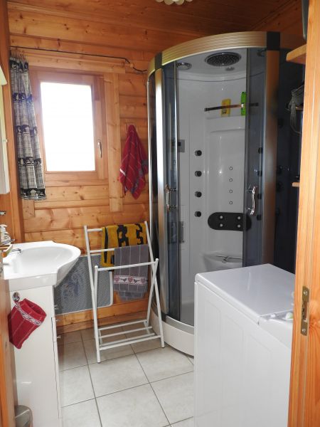 photo 4 Location entre particuliers La joue du Loup chalet Provence-Alpes-Cte d'Azur Hautes-Alpes salle de bain 1