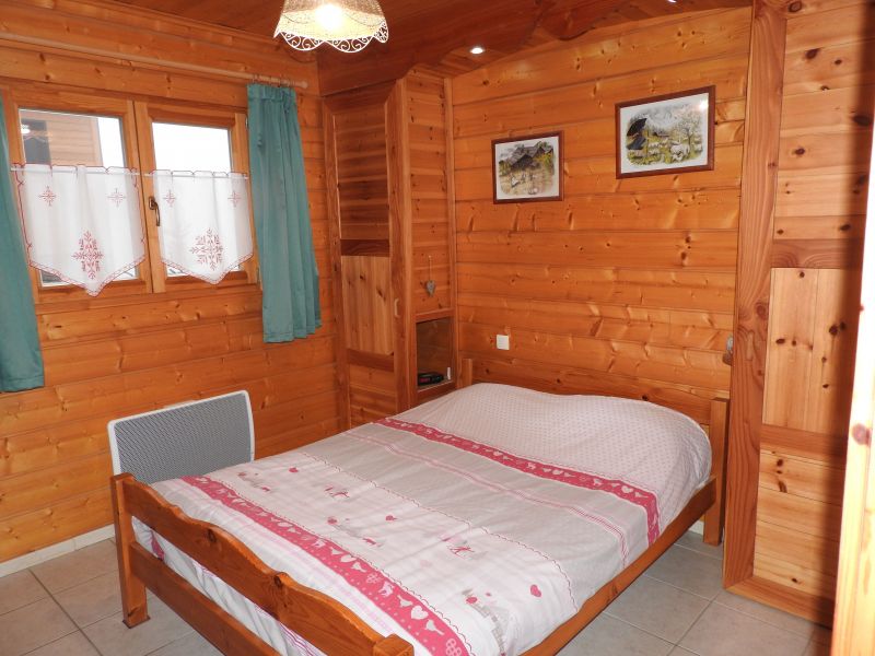 photo 4 Location entre particuliers La joue du Loup chalet Provence-Alpes-Cte d'Azur Hautes-Alpes chambre 1